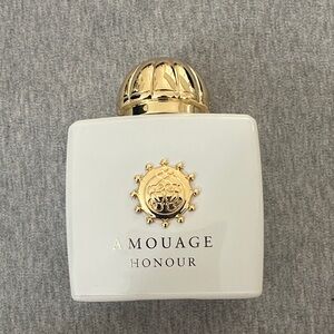 Amouage Honour Women's Perfume - White and Gold
